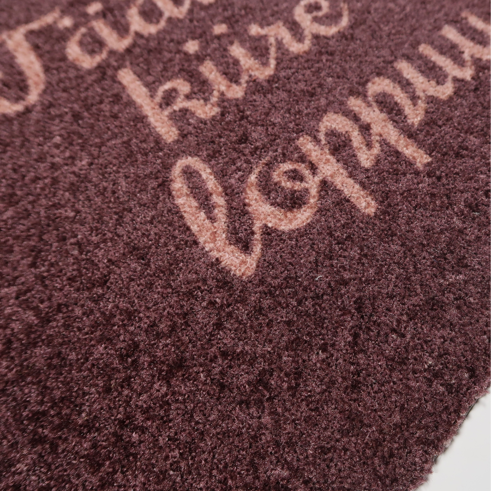 Personoitava kynnysmatto mökille tai kotiin - kukat kastelukannussa