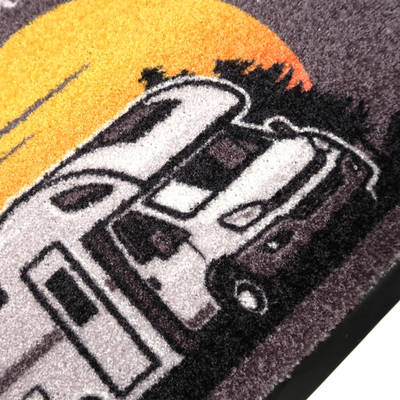 Kynnysmatto asuntoautoon 75x45cm - "Koti on siellä missä auto"