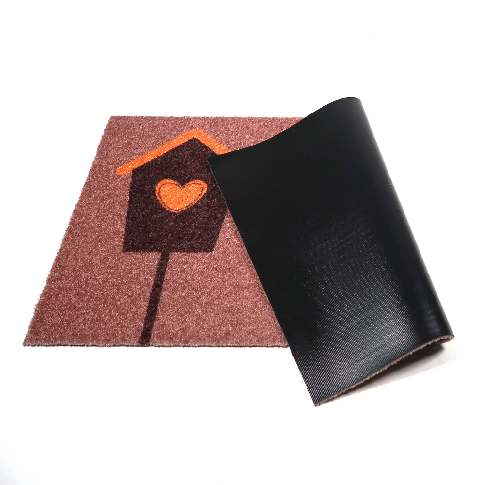 Personoitava ruskea kynnysmatto - linnunpönttö ja sydän