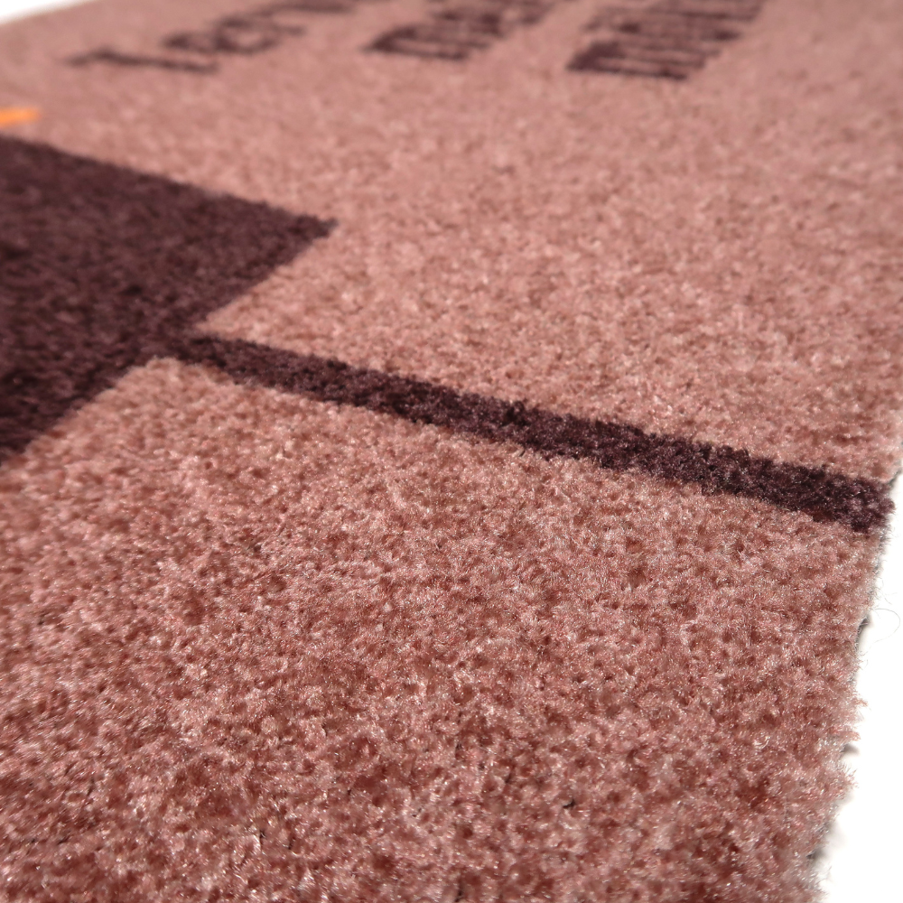 Personoitava ruskea kynnysmatto - linnunpönttö ja sydän