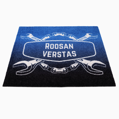 Personoitava matto omalla tekstillä tallille, hallille ja verstaalle