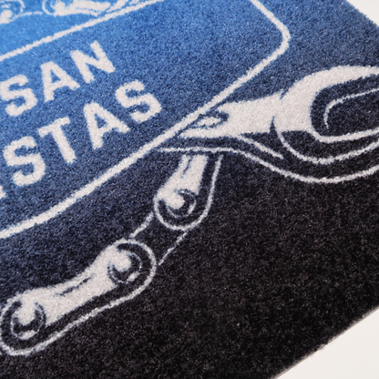 Personoitava matto omalla tekstillä tallille, hallille ja verstaalle