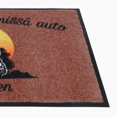Matto retkeilyautoon omalla tekstillä